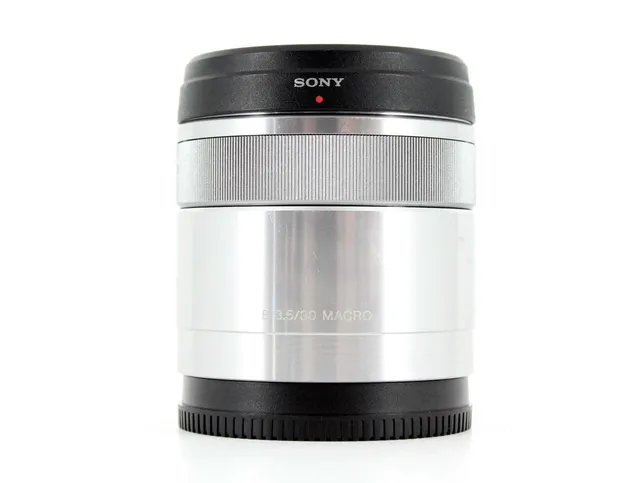 sony-sel30m35-e-30mm-f-3-5-macro-objetivo-macro-1-1-compacto-para-aps-c-montura- image 1
