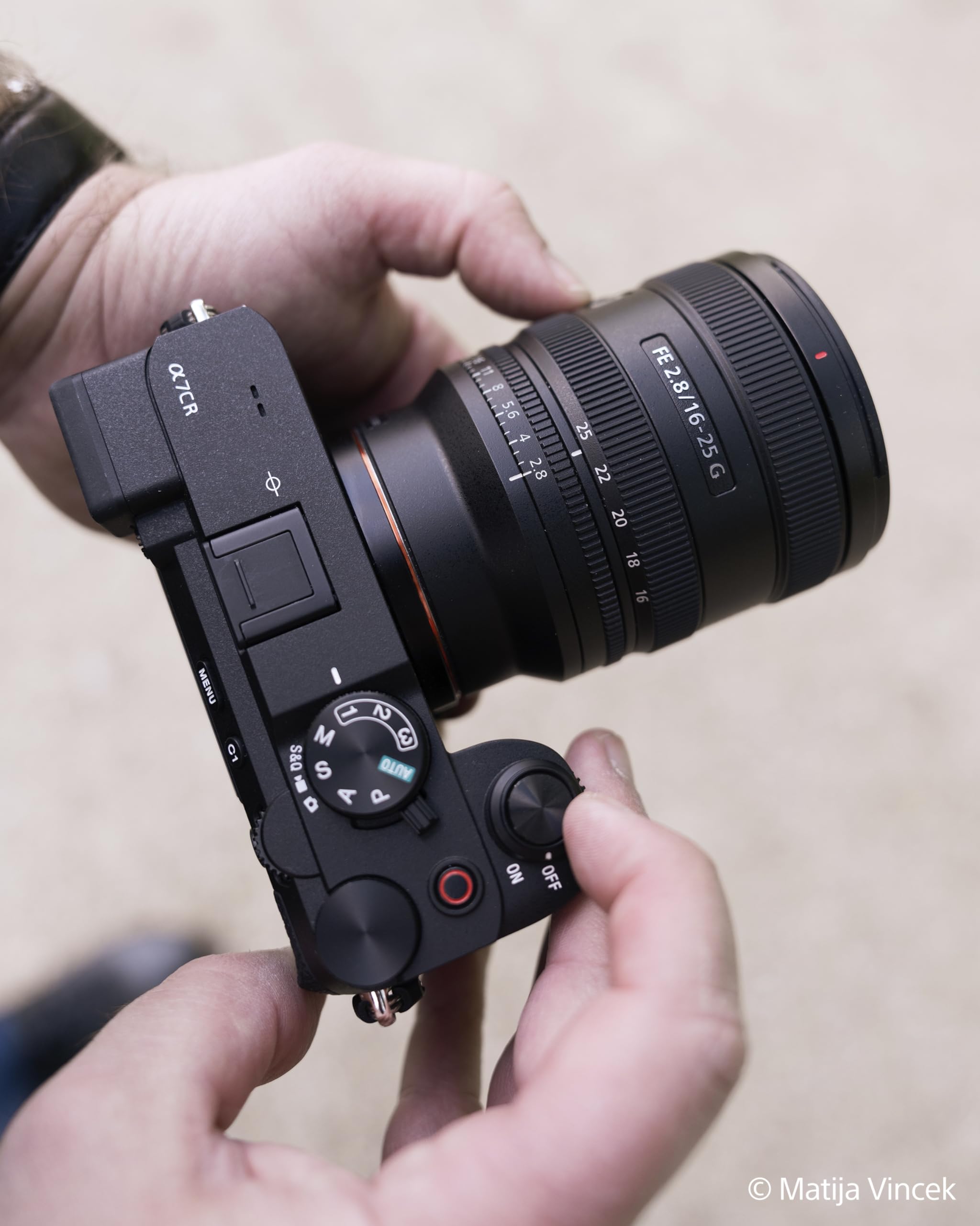 sony-fe-16-25mm-f-2-8-g-sel1625g-objetivo-zoom-gran-angular-full-frame-con-apert image 3
